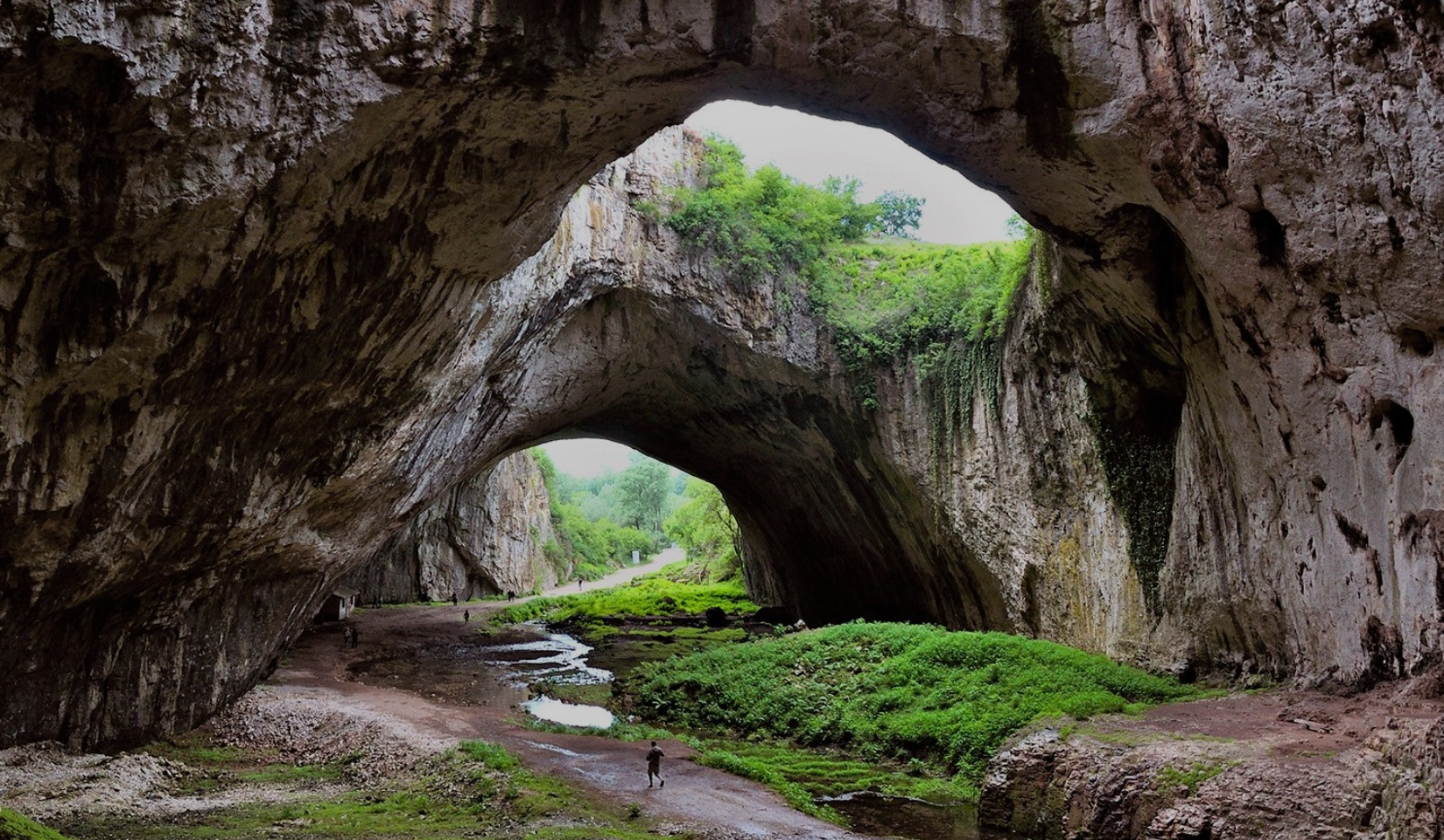 Devetashka Cave