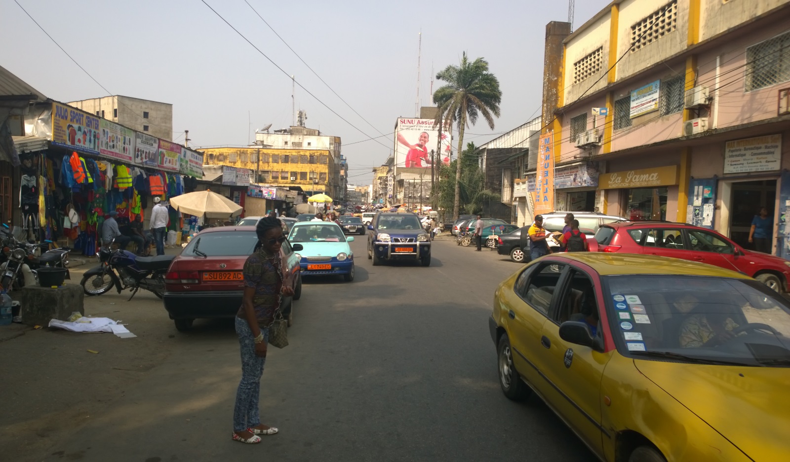 Typisk gade i Douala